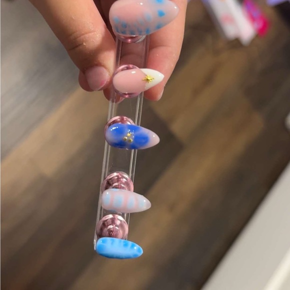 Custom Press-On Nails!! - Picture 5 of 9